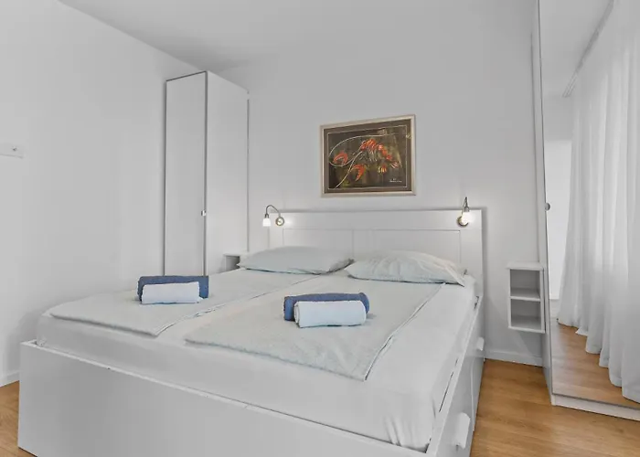 Petrinic-sea View & Pool By Guide