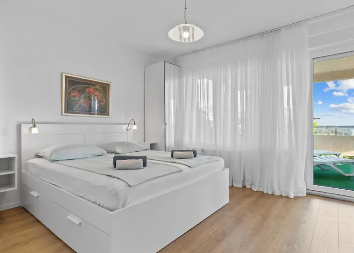 Petrinic-sea View & Pool By Guide Appartement *