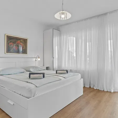 Petrinic-sea View & Pool By Guide Appartement *